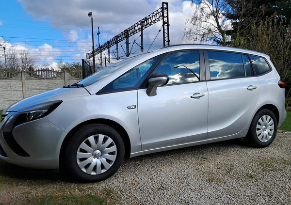 Opel Zafira cena 29900 przebieg: 246000, rok produkcji 2015 z Strzelin małe 191